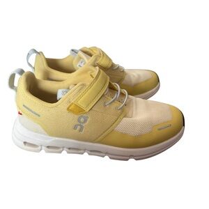On Kids Preschool Cloud Yellow Athletic Shoes-Size 2 Like New